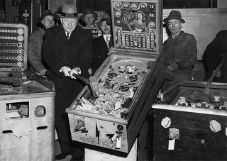 Illustration for article titled Why the City of Oakland Finally Legalized Pinball Machines